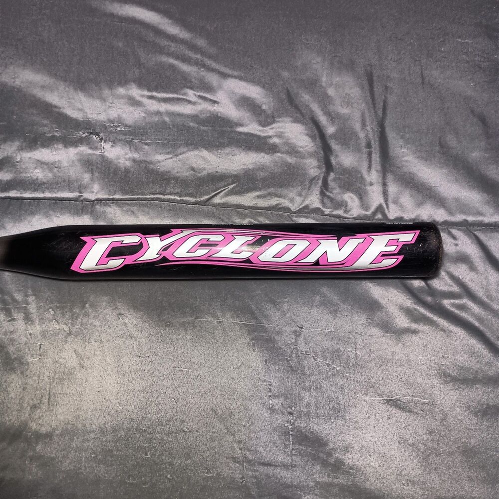 Easton Cyclone Fast Pitch Softball -9 SK33BP 32in/23oz 2 1/4” Diameter